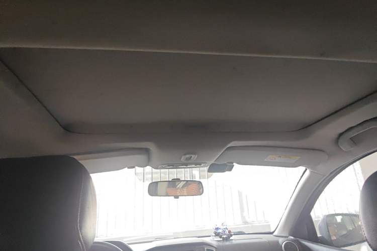 Used Venucia T70X 2015 2.0L CVT SmartFun Sport Edition Headliner