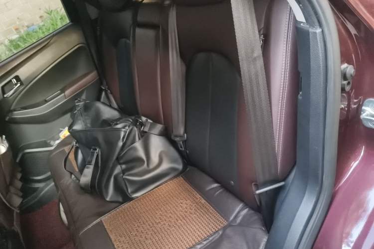 Used Venucia T70X 2015 2.0L CVT SmartFun Sport Edition Interior 4