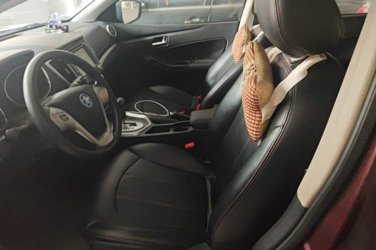 Used Venucia T70X 2015 2.0L CVT SmartFun Sport Edition Left Front Seat