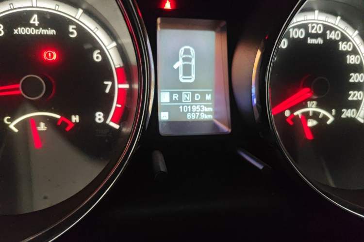 Used Venucia T70X 2015 2.0L CVT SmartFun Sport Edition Odometer Close Up