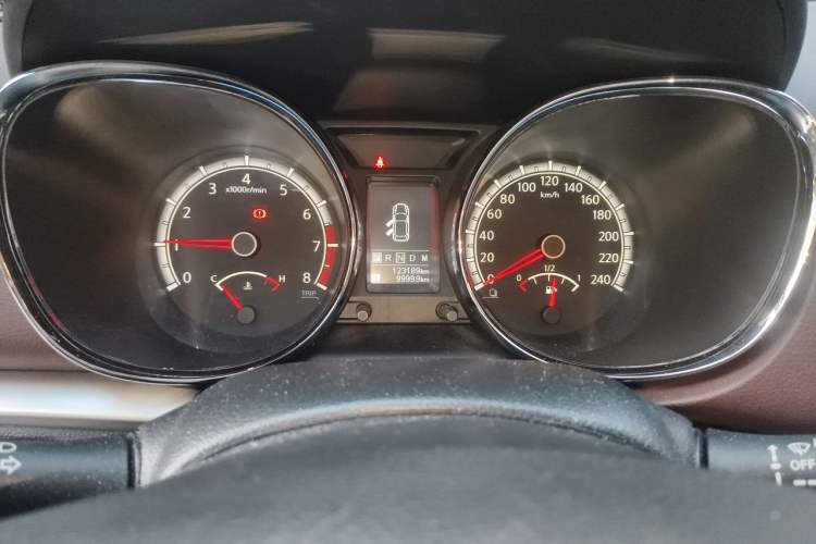 Used Venucia T70X 2015 2.0L CVT SmartFun Sport Edition Odometer Close Up