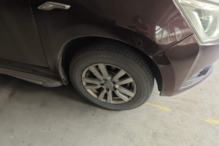 Used Venucia T70X 2015 2.0L CVT SmartFun Sport Edition Right Front Wheel Hub