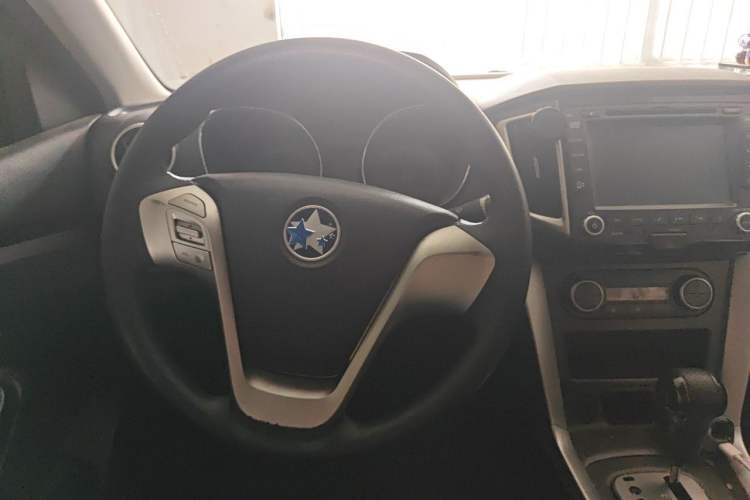 Used Venucia T70X 2015 2.0L CVT SmartFun Sport Edition Steering Wheel