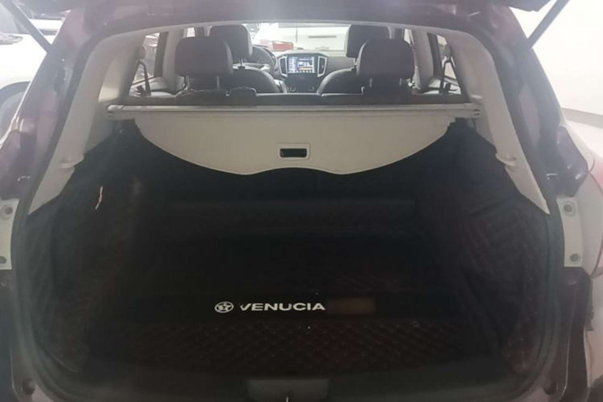 Used Venucia T70X 2015 2.0L CVT SmartFun Sport Edition Trunk