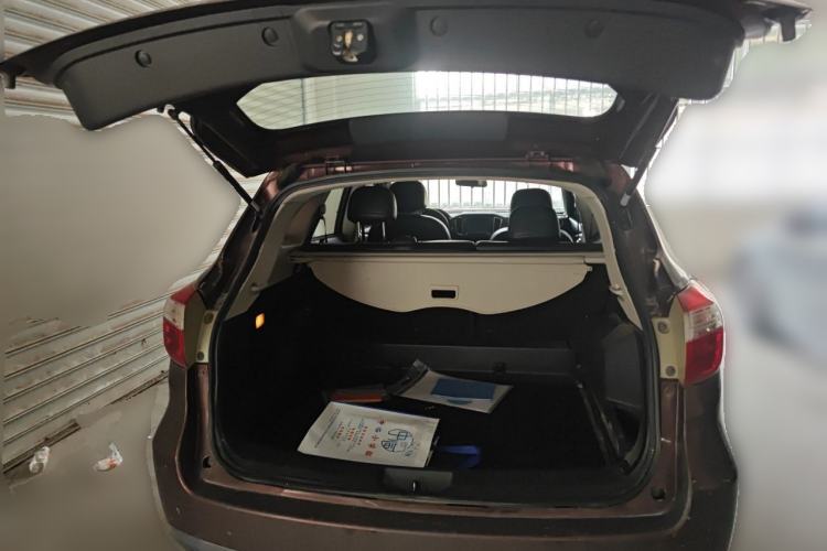 Used Venucia T70X 2015 2.0L CVT SmartFun Sport Edition Trunk