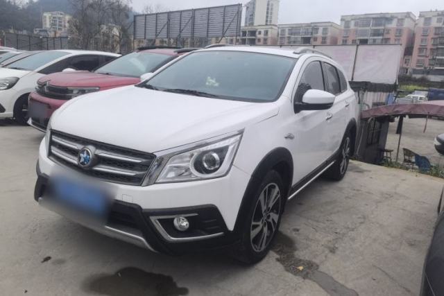 Used Venucia T70X 2015 2.0L CVT SmartFun Sport Edition
