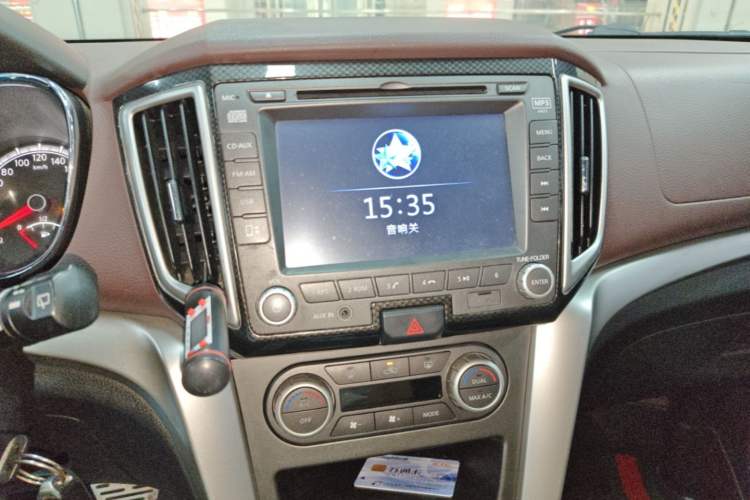 Used Venucia T70X 2015 2.0L CVT SmartFun Sport Edition Audio And AC Panel