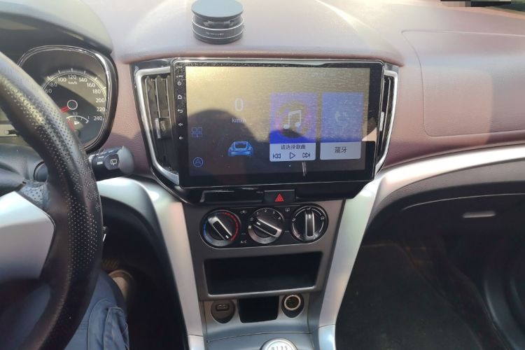 Used Venucia T70X 2015 2.0L Manual RuiXiang Sport Edition Audio And AC Panel