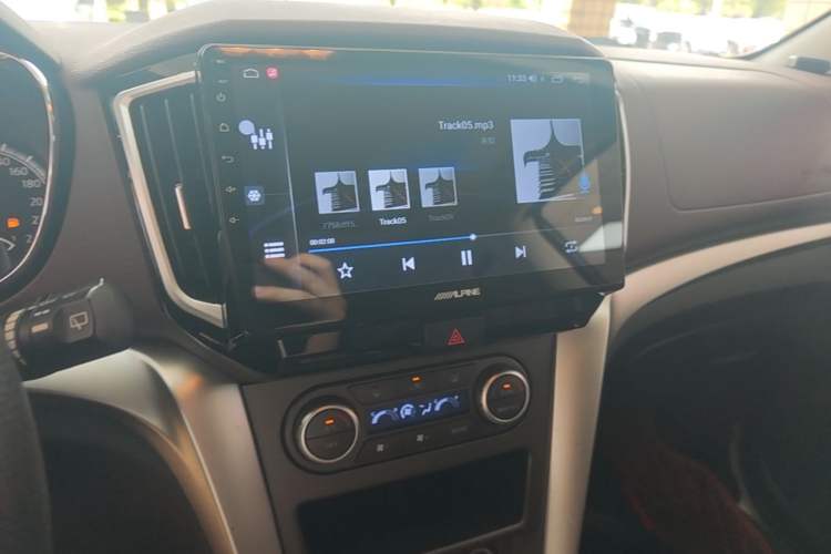 Used Venucia T70X 2015 2.0L CVT SmartFun Sport Edition Audio And AC Panel