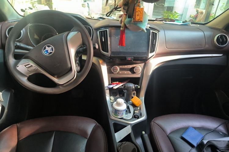 Used Venucia T70X 2015 2.0L CVT SmartFun Sport Edition Center Console