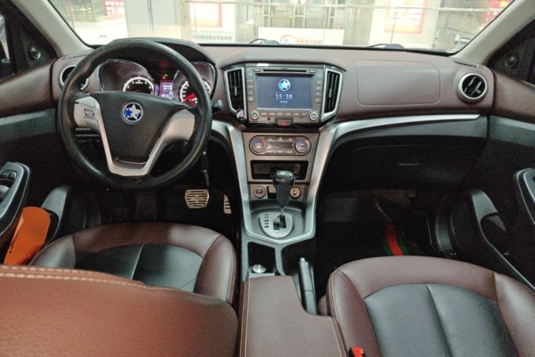 Used Venucia T70X 2015 2.0L CVT SmartFun Sport Edition Center Console