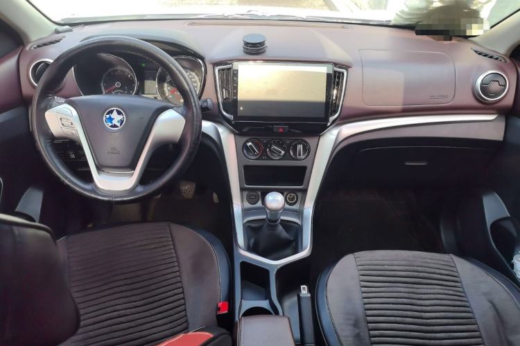 Used Venucia T70X 2015 2.0L Manual RuiXiang Sport Edition Center Console