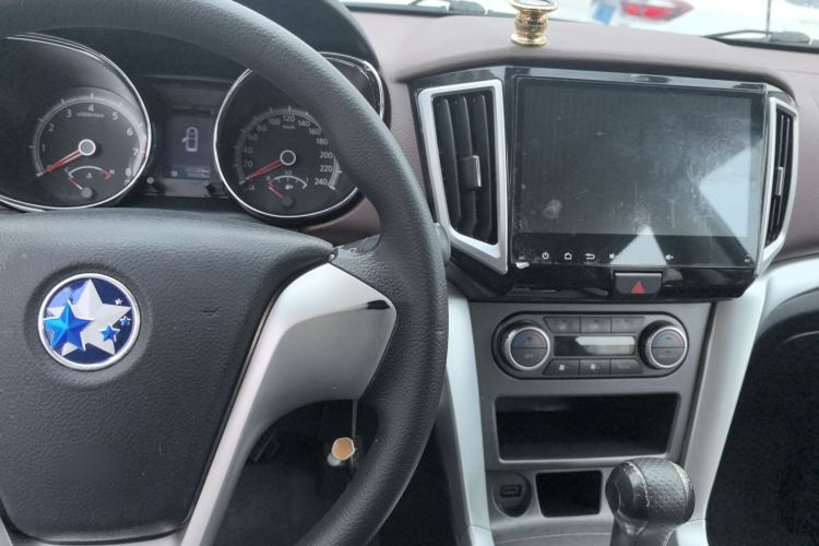 Used Venucia T70X 2015 2.0L CVT SmartFun Sport Edition Center Console