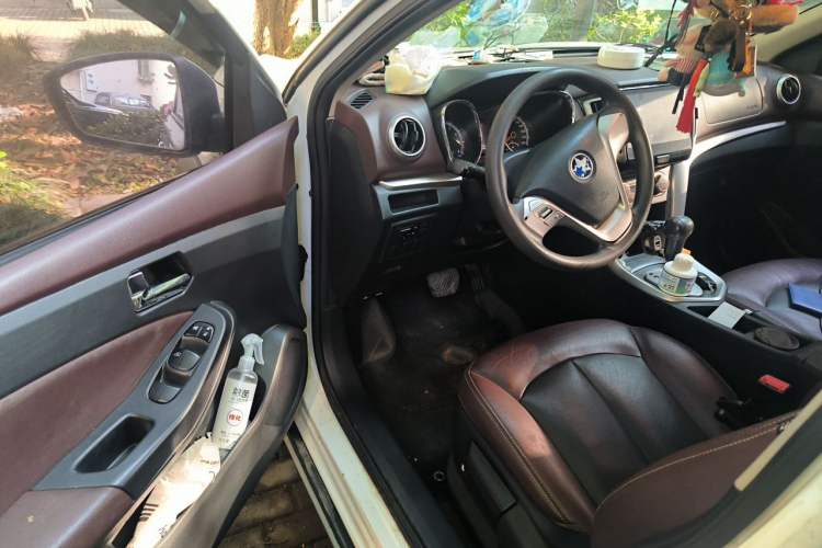 Used Venucia T70X 2015 2.0L CVT SmartFun Sport Edition Driver Seat