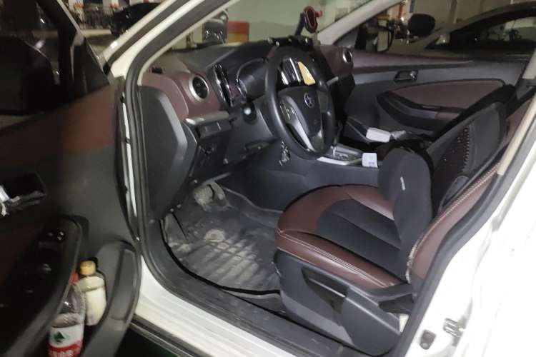 Used Venucia T70X 2015 2.0L CVT SmartFun Sport Edition Driver Seat