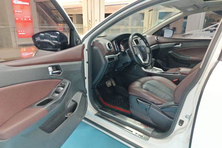 Used Venucia T70X 2015 2.0L CVT SmartFun Sport Edition Driver Seat
