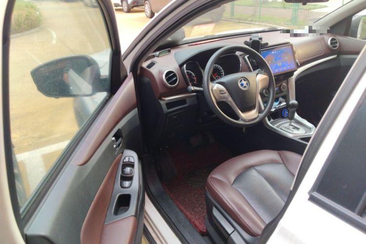 Used Venucia T70X 2015 2.0L CVT SmartFun Sport Edition Driver Seat