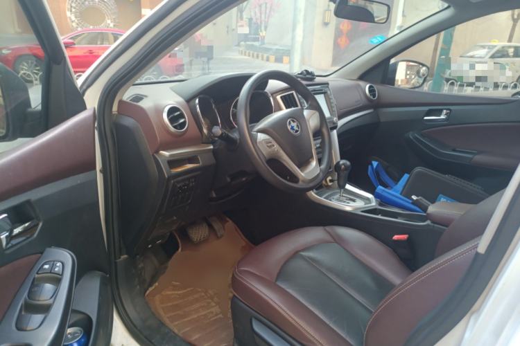 Used Venucia T70X 2015 2.0L CVT SmartFun Sport Edition Driver Seat