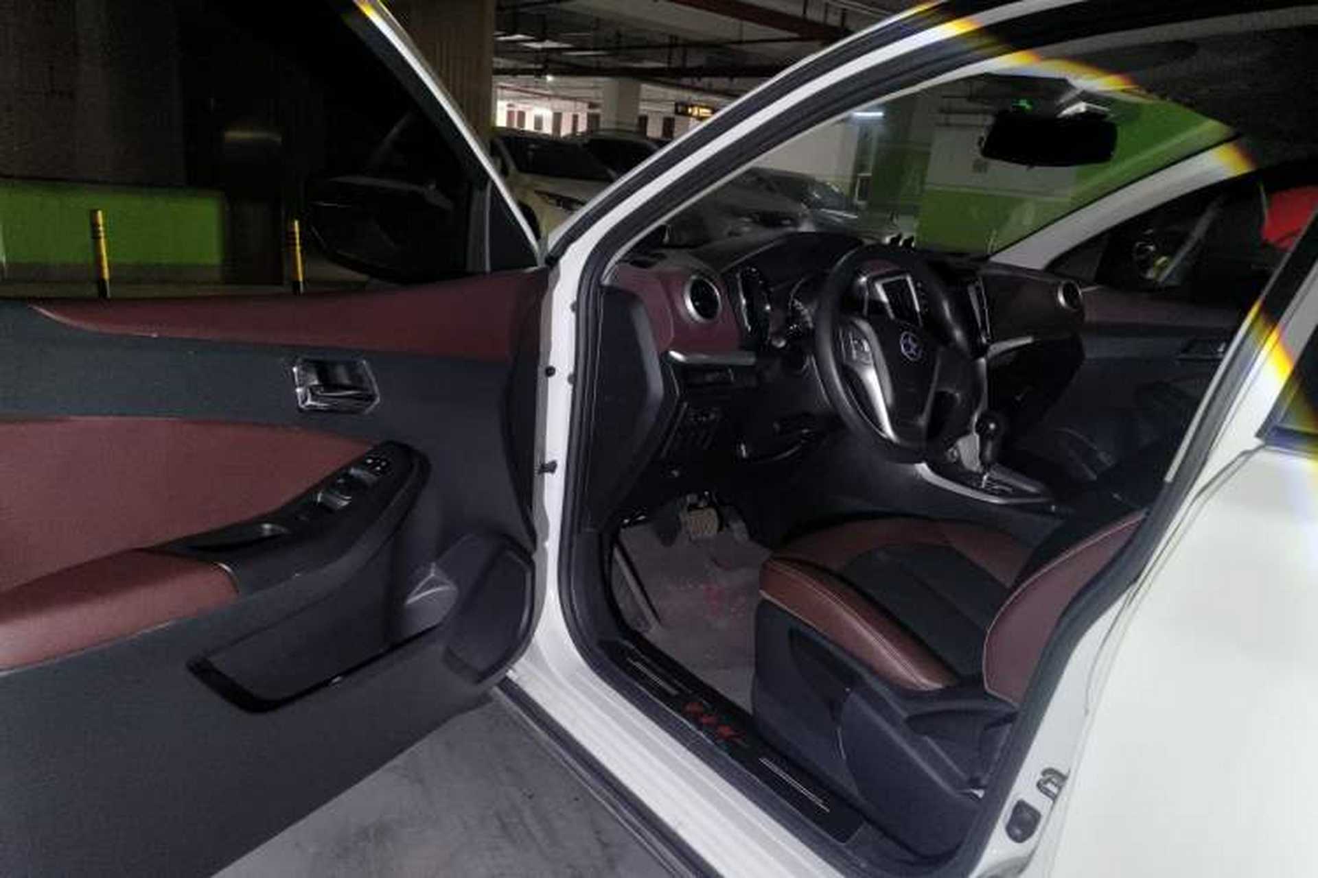 Used Venucia T70X 2015 2.0L CVT SmartFun Sport Edition Driver Seat