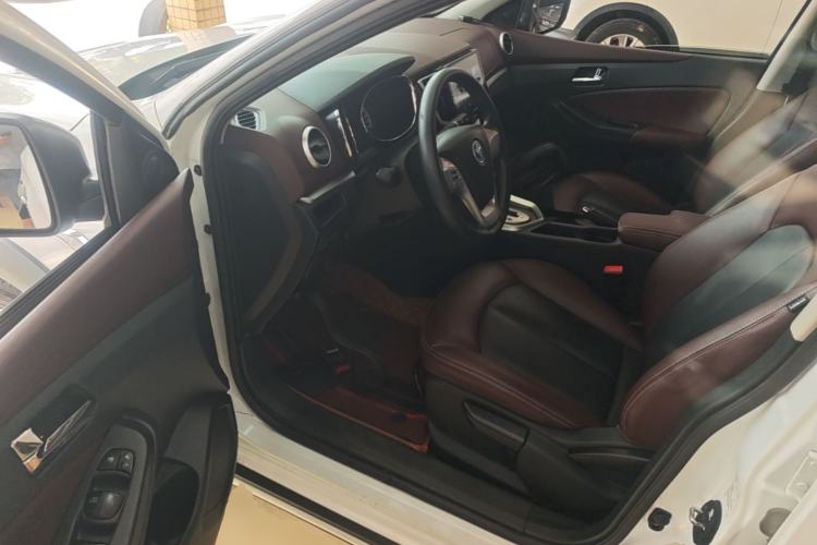 Used Venucia T70X 2015 2.0L CVT SmartFun Sport Edition Driver Seat