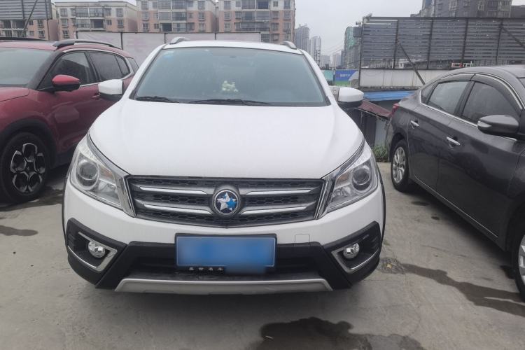 Used Venucia T70X 2015 2.0L CVT SmartFun Sport Edition Exterior 1