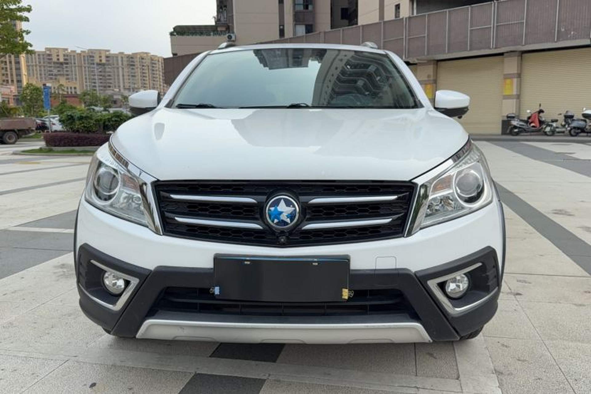 Used Venucia T70X 2015 2.0L CVT SmartFun Sport Edition Exterior 1