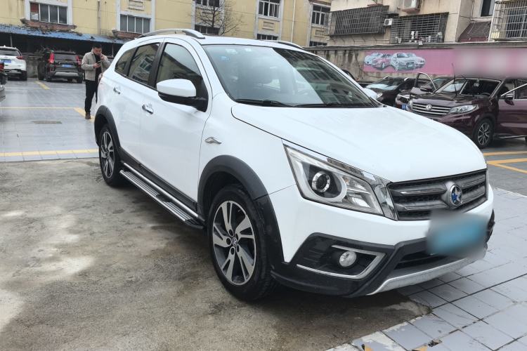 Used Venucia T70X 2015 2.0L CVT SmartFun Sport Edition Exterior 1
