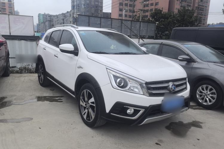 Used Venucia T70X 2015 2.0L CVT SmartFun Sport Edition Exterior 2