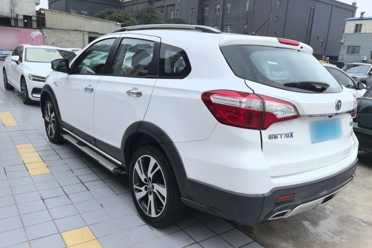 Used Venucia T70X 2015 2.0L CVT SmartFun Sport Edition Exterior 2