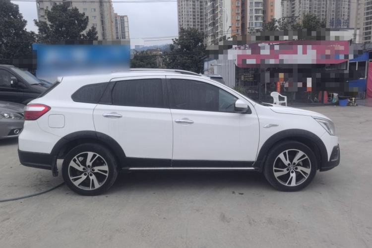 Used Venucia T70X 2015 2.0L CVT SmartFun Sport Edition Exterior 3