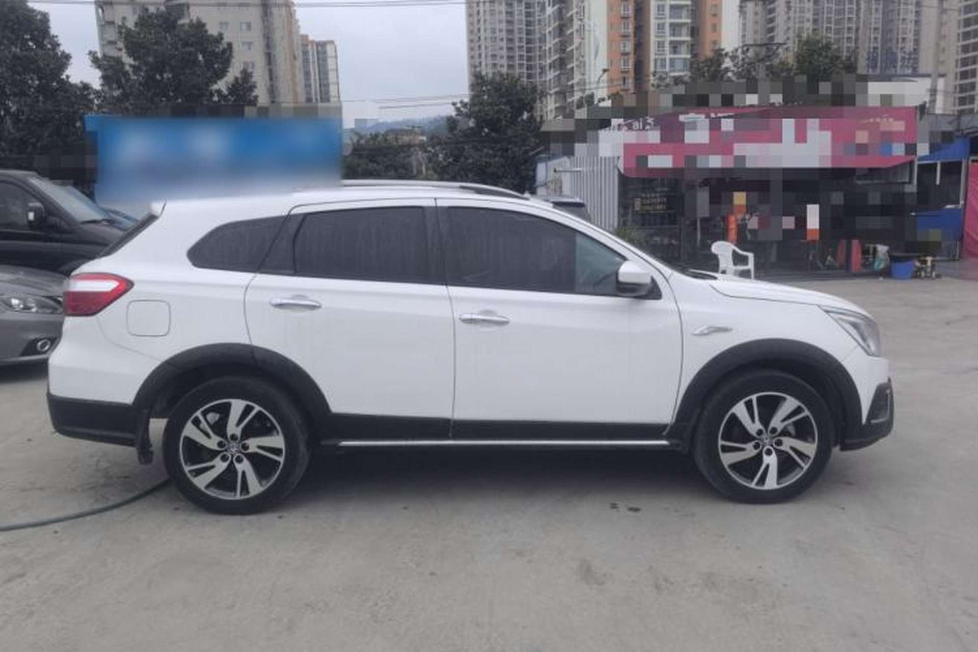 Used Venucia T70X 2015 2.0L CVT SmartFun Sport Edition Exterior 3