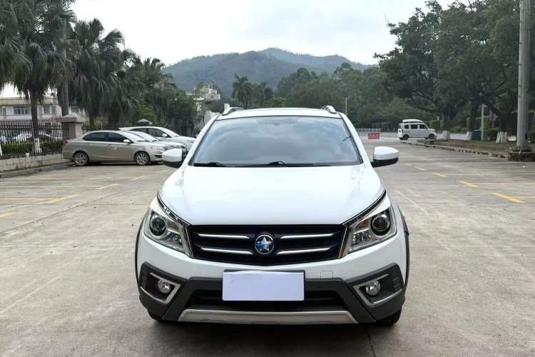 Used Venucia T70X 2015 2.0L CVT SmartFun Sport Edition Exterior 5