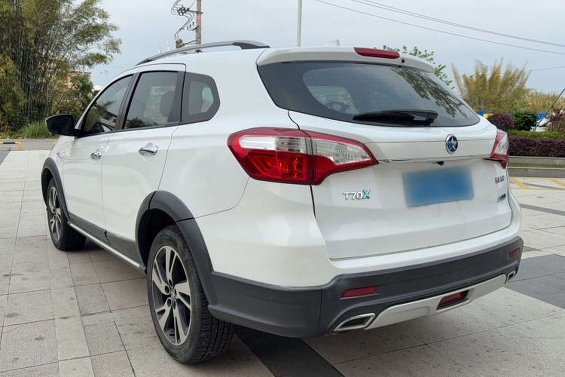 Used Venucia T70X 2015 2.0L CVT SmartFun Sport Edition Exterior 6