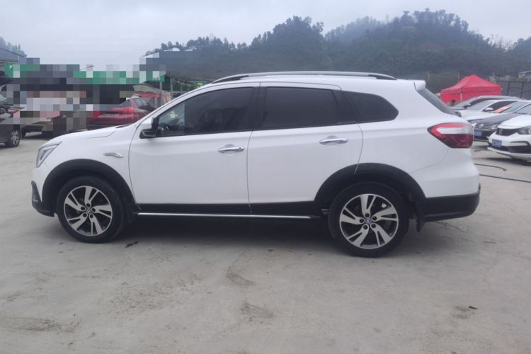 Used Venucia T70X 2015 2.0L CVT SmartFun Sport Edition Exterior 7