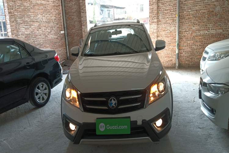 Used Venucia T70X 2015 2.0L CVT SmartFun Sport Edition Front