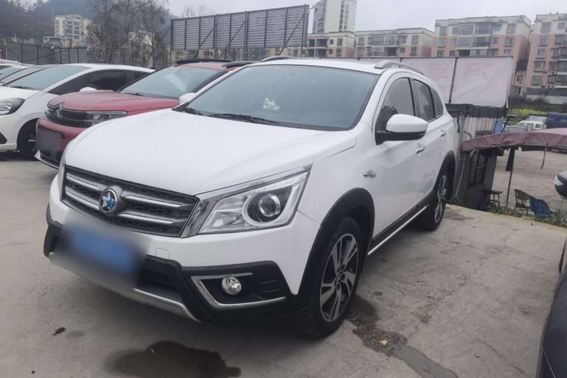 Used Venucia T70X 2015 2.0L CVT SmartFun Sport Edition Front Left 45 Deg