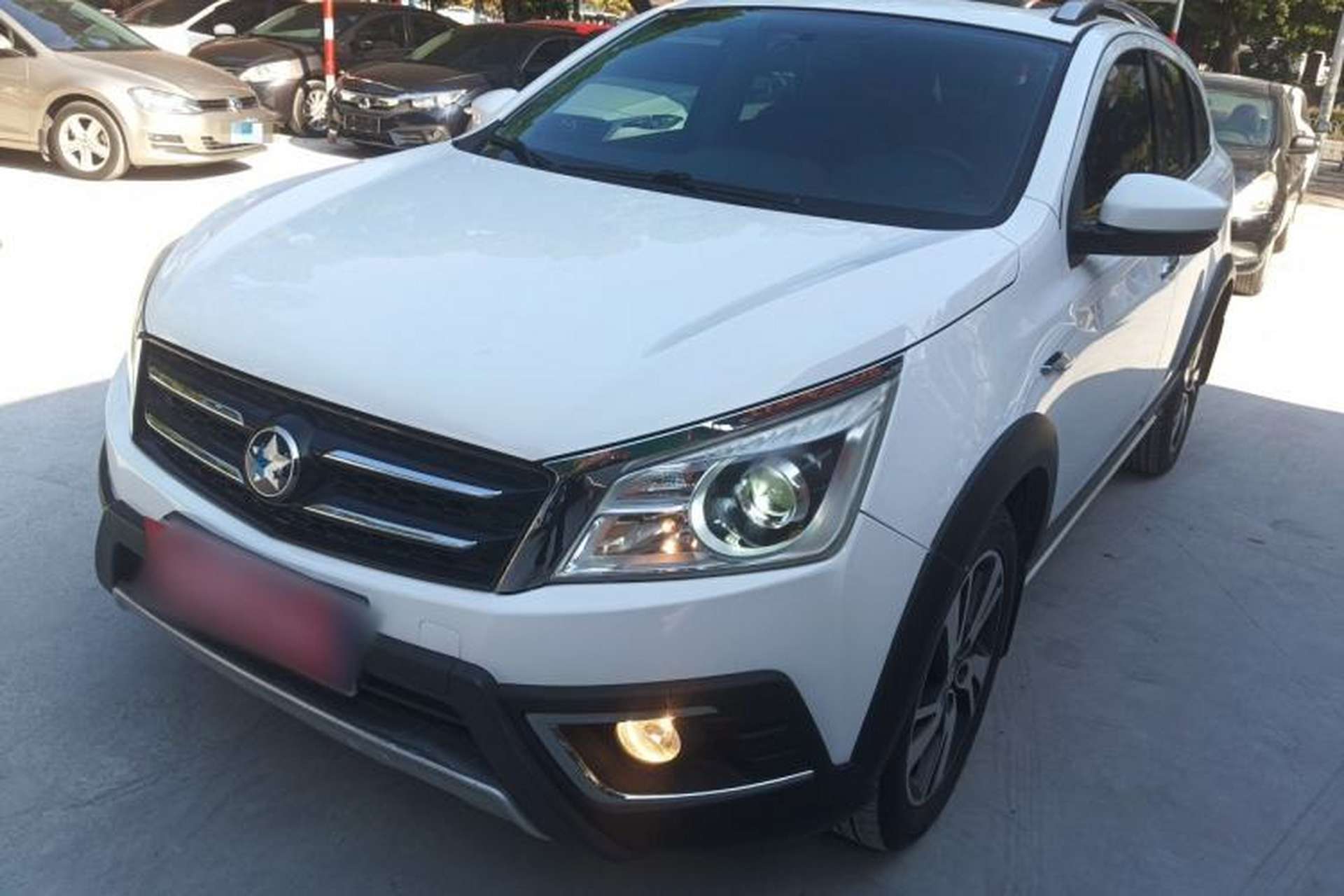 Used Venucia T70X 2015 2.0L CVT SmartFun Sport Edition Front Left 45 Deg