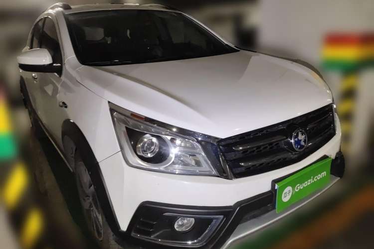 Used Venucia T70X 2015 2.0L CVT SmartFun Sport Edition Front Right 45 Deg