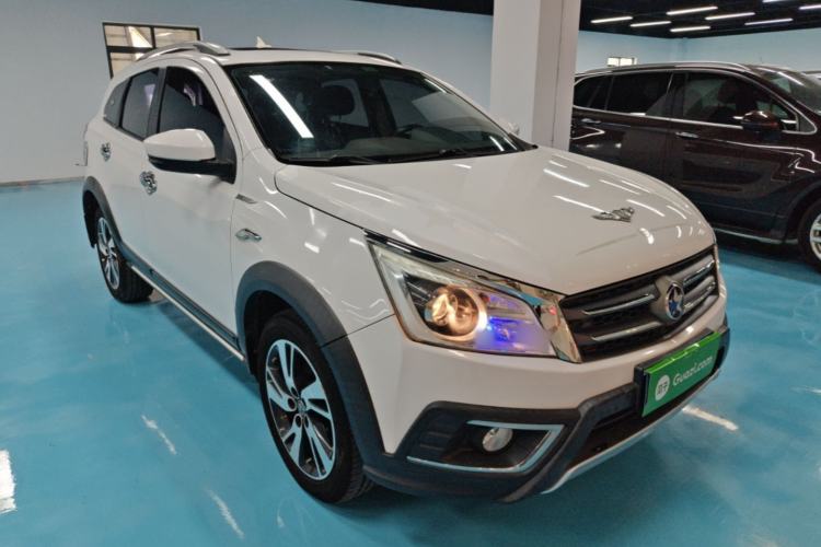 Used Venucia T70X 2015 2.0L CVT SmartFun Sport Edition Front Right 45 Deg