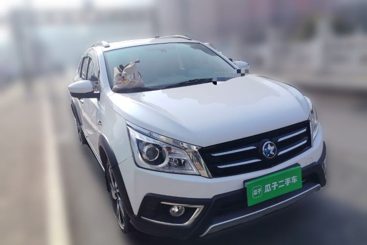 Used Venucia T70X 2015 2.0L Manual RuiXiang Sport Edition Front Right 45 Deg