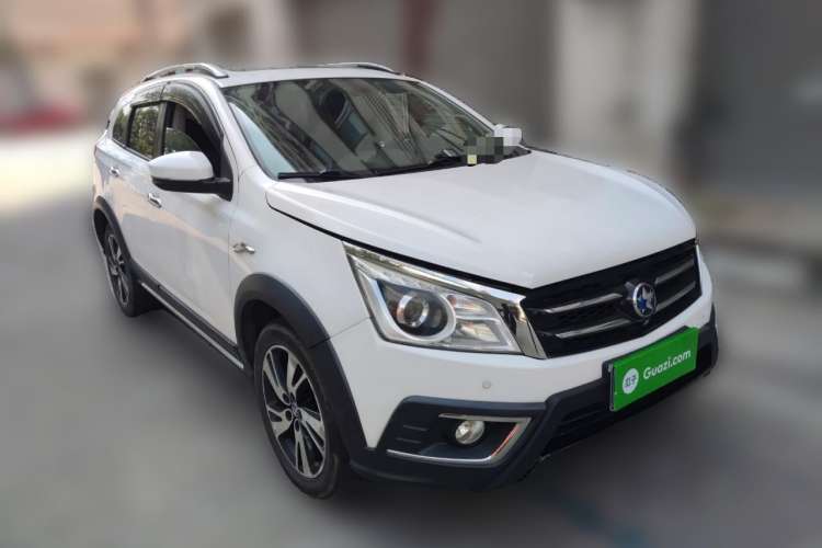 Used Venucia T70X 2015 2.0L CVT Smart Enjoyment Sport Edition Front Right 45 Deg
