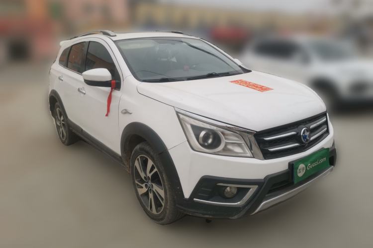 Used Venucia T70X 2015 2.0L CVT Smart Enjoyment Sport Edition Front Right 45 Deg