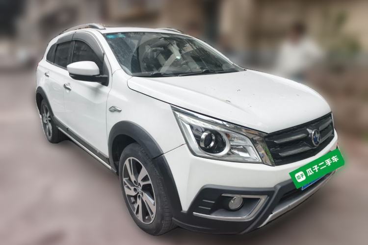 Used Venucia T70X 2015 2.0L CVT SmartFun Sport Edition Front Right 45 Deg