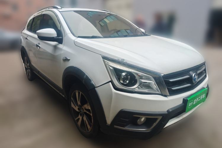 Used Venucia T70X 2015 2.0L CVT SmartFun Sport Edition Front Right 45 Deg