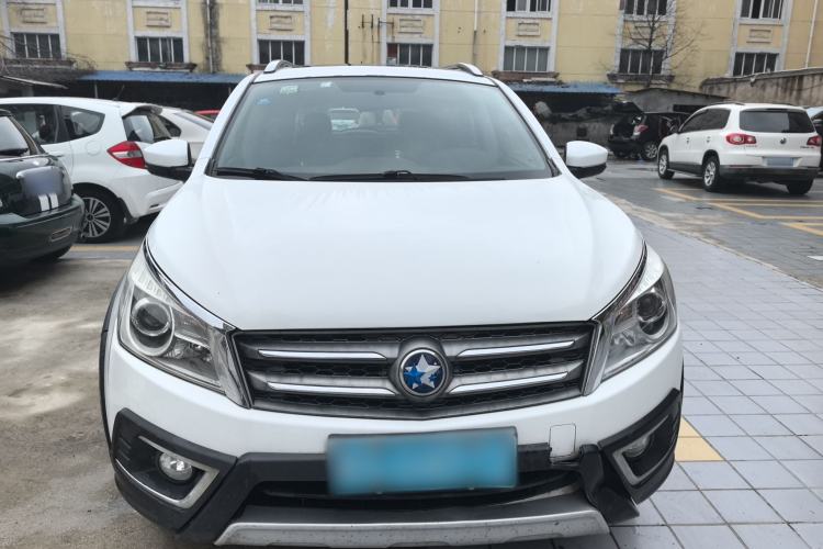 Used Venucia T70X 2015 2.0L CVT SmartFun Sport Edition Front