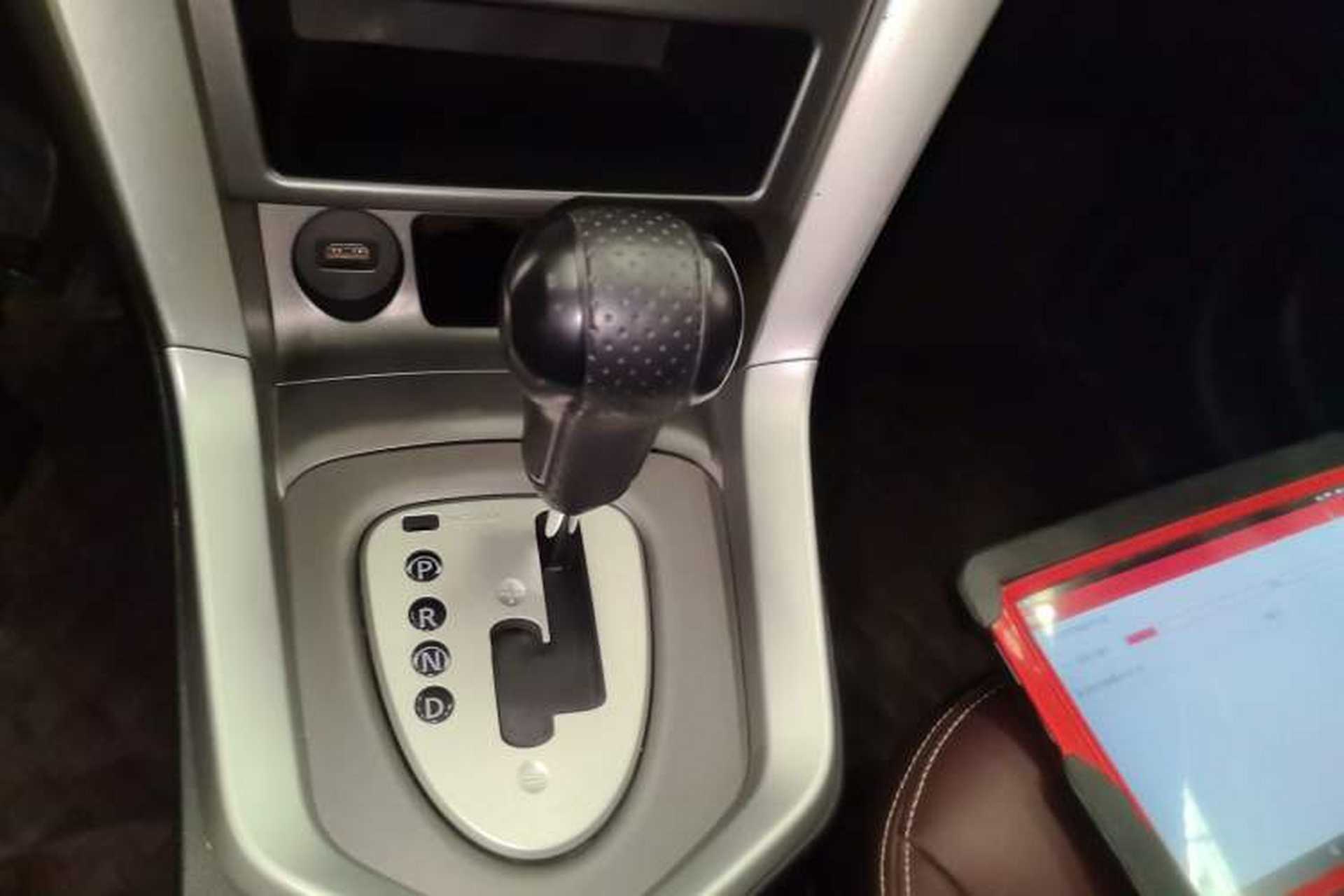 Used Venucia T70X 2015 2.0L CVT SmartFun Sport Edition Gear Lever