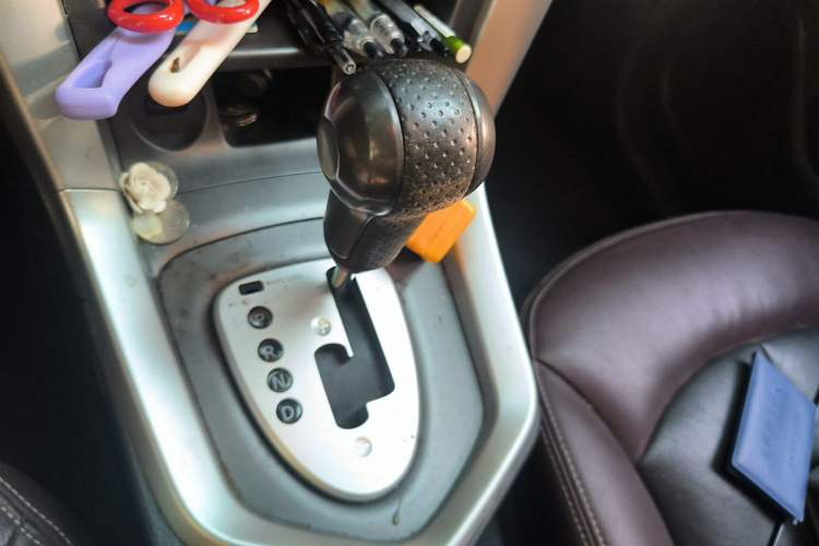 Used Venucia T70X 2015 2.0L CVT SmartFun Sport Edition Gear Lever
