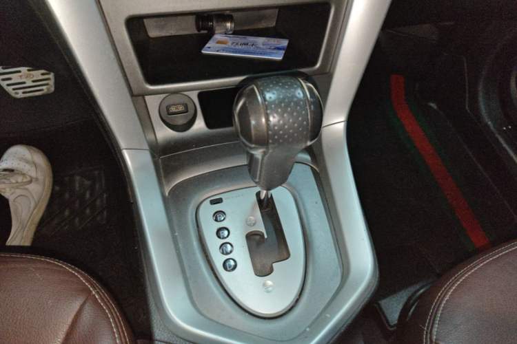 Used Venucia T70X 2015 2.0L CVT SmartFun Sport Edition Gear Lever