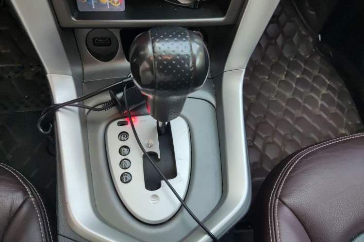 Used Venucia T70X 2015 2.0L CVT Smart Enjoyment Sport Edition Gear Lever