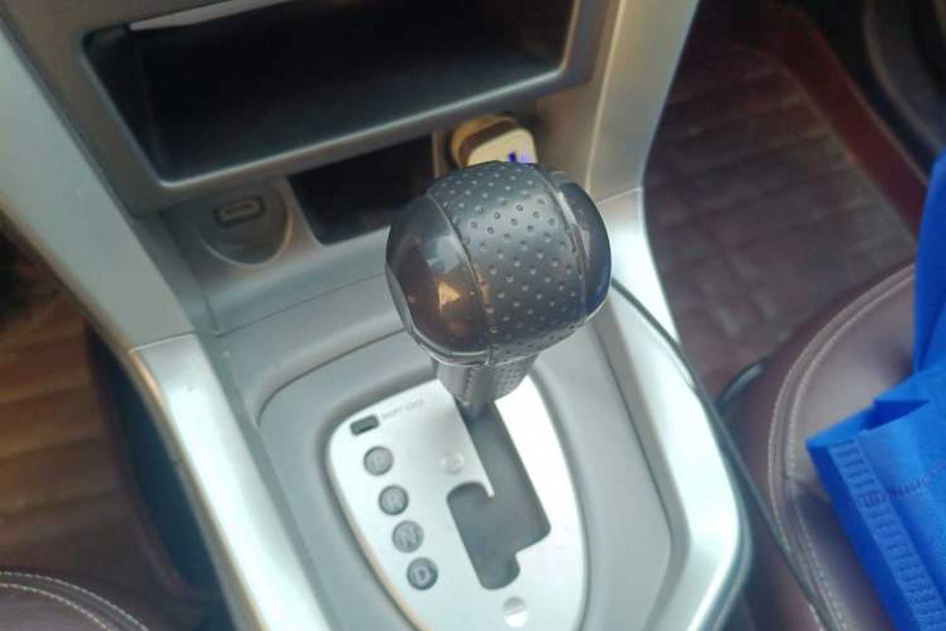 Used Venucia T70X 2015 2.0L CVT SmartFun Sport Edition Gear Lever